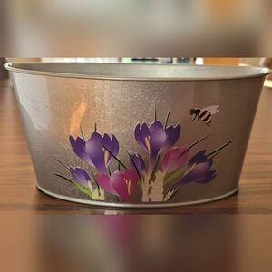 Decorative metal planter